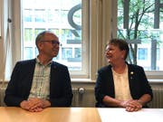 Die erste "Obfrau" des Basler Fasnachts-Comités, Pia Inderbitzin, mit ihrem Vorgänger, Christoph Bürgin. (Bild: Michael Wieland/Keystone-sda)