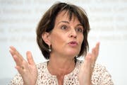 Bundesrätin Doris Leuthard bei ihrem Presseauftritt zur Postauto-Affäre. (Bild: Peter Schneider/Key (Bern, 11. Juni 2018))