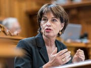 Bundesrätin Doris Leuthard will der Post-Führung bei Aufsicht und Löhnen genauer auf die Finger schauen. (Bild: KEYSTONE/ALESSANDRO DELLA VALLE)