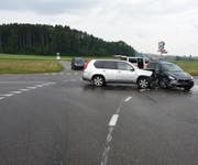 Bei diesem Unfall wurde ein Mann leicht verletzt. Während auf der Stelzstrasse gebaut wird, haben Fahrzeuge, die von Kirchberg her kommen (von links), keinen Vortritt. (Bild: KAPO SG)