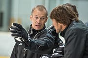 Waltteri Immonen (links) wird zukünftig nicht mehr für den EV Zug coachen. (Bild: Christian Herbert Hildebrand/ZZ)