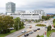 Zu Spitzenzeiten verkehren beim Forrenkreisel bis zu 3000 Autos pro Stunde. (Bild: Patrick Huerlimann)