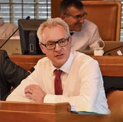 Dölf Biasotto verteidigte die Haltung des Regierungsrates bei der kommunalen Mehrwertabgabe. (Bild: CAL)