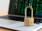 Das veraltete Datenschutzgesetz soll revidiert werden. Der Nationalrat will das in zwei Etappen tun, wie er am Dienstag beschlossen hat. (Bild: KEYSTONE/NICK SOLAND)