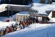 Weniger Stau am Lift könnte eine Folge der Ferienstaffelung sein. (Bild: Philipp Schmidli)