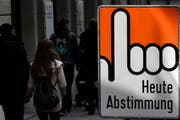 Die Stimmbeteiligung in Gossau lag unter 30 Prozent. (Bild: KEYSTONE/Jean-Christophe Bott)