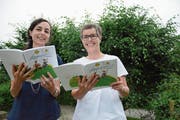 Ingrid Brühwiler und Vreni Kölbener sind die Geburtshelferinnen des ersten Appenzeller Liederbuchs. (Bild: KFR)