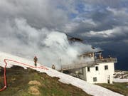 Die Feuerwehr Flims rückte mit 20 Personen aus. (Bild: Kapo GR)