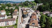 Die Züge der Appenzeller Bahnen fahren und halten künftig zwischen den Häuserzeilen am Riethüsliweg. Das Trassee entlang der Teufener Strasse ist bereits grösstenteils zurückgebaut. (Bild: Benjamin Manser)