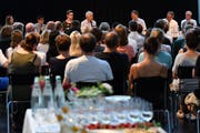 Das Podium im Kulturforum Amriswil stiess auf reges Interesse. (Bild: Manuel Nagel)