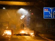 Das Parlament will Ausreisesperren für potenzielle Gewaltextremisten verhängen. (Bild: KEYSTONE/STR)