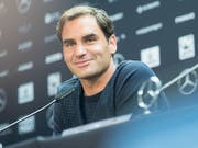 Kehrt in Stuttgart gut gelaunt und optimistisch in den Tenniszirkus zurück: Roger Federer (Bild: KEYSTONE/dpa/SEBASTIAN GOLLNOW)