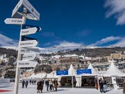 Neues Preismodell für Skifahrer im Engadin: Zeitpunkt der Buchung und Anzahl der Gäste bestimmen die Kosten für Skifahrerinnen und Skifahrer. (Bild: KEYSTONE/GIANCARLO CATTANEO)