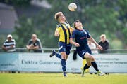 Steinachs Jamiro Gätzi (links) gegen Silvan Spescha des FC Abtwil-Engelburg. (Bild: Benjamin Manser)