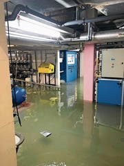 Technikraum am Freitagabend: Später stand das Wasser gar tischhoch. (Bild: PD)