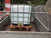 Die ungesicherte Ladung von einer Tonne Gewicht auf dem Lieferwagen. (Bild: Kapo GR)