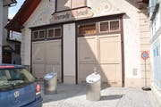 Vor dem alten Feuerwehrdepot an der Hauptstrasse findet bis am 5. Juli das WM-Public-Viewing statt. Während dieser Zeit sind die Unterflurbehälter geschlossen. (Bild: Andrea C. Plüss)