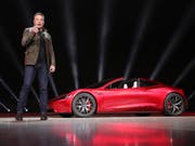 Elon Musk bei der Vorstellung eines neuen Modells im letzten September. (Bild: KEYSTONE/EPA TESLA/TESLA HANDOUT)