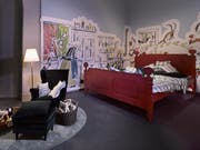 Das riesige Bett von Kätzchen "Pitschi": Das Landesmuseum Zürich widmet Schweizer Bilderbüchern eine eigene Ausstellung. (Bild: Landesmuseum)