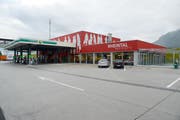 Das vergangene Jahr stand ganz im Zeichen der Erneuerung der Raststätte Ost mit grosser Glasfront und Tankstelle. (Bild: Hansruedi Rohrer)