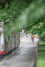 Auf der Obernauerstrasse sind heute die Platzverhältnisse knapp. Bild: Pius Amrein (Kriens, 13. Juni 2018)