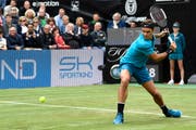 Kämpferischer Roger Federer: Startsieg in Stuttgart. Bild: Urs Lindt/Freshfocus (Stuttgart, 13. Juni 2018)