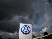 VW muss in der Dieselaffäre eine Milliarde Euro Bussgeld in Deutschland zahlen. (Bild: KEYSTONE/EPA DPA FILE/JULIAN STRATENSCHULTE)