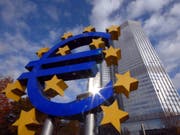Die Europäische Zentralbank (EZB) belässt ihre Leitzinsen unverändert. Zudem gibt sie Details zum Ausstieg aus ihrem billionenschweren Anleihenkaufprogramm bekannt. (Bild: KEYSTONE/AP/BERND KAMMERER)