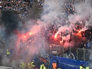 Fan-Krawalle beim Skandal-Match vom 12. Mai zwischen dem HSV und Borussia Mönchengladbach (Bild: KEYSTONE/EPA/DAVID HECKER)