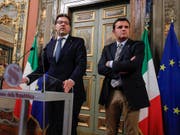 Das EU-Freihandelsabkommen mit Kanada steht auf der Kippe. Italiens neuer Agrarminister Gian Marco Centinaio (rechts) kündigte an, dass sein Land den Vertrag nicht unterschreiben werde. (Bild: KEYSTONE/AP ANSA/GIUSEPPE LAMI)