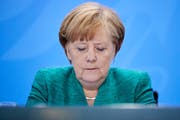 Unter Druck: Die deutsche Kanzlerin Angela Merkel. (Hayoung Jeon/EPA)