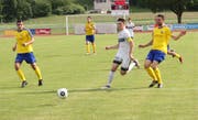 Auch in der dritten Cup-Qualifikationsrunde steht für Uzwil (gelb/blau) kein Heimspiel an. (Bild: Simon Dudle)
