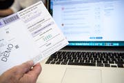 Elektoronisches Abstimmen und Unterschriften sammeln soll dazu beitragen, die Demokratie zeitgemäss zu fördern. (Bild: keystone/Peter Schneider)