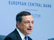 EZB-Chef Mario Draghi leitet das Ende der Geldschwemme ein. Eine Zinserhöhung kommt aber erst 2019. (Bild: KEYSTONE/AP/MICHAEL PROBST)
