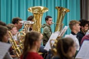 Die Knabenmusik St. Gallen probt für ihren grossen Auftritt morgen Samstag auf dem Olma-Gelände. (Bild: Michel Canonica)
