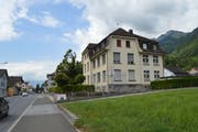 Die Gemeindeverwaltung ist noch bis 22. August im ehemaligen Schulhaus Dorf untergebracht. Zurzeit wird geprüft, ob die Wohnung im Dachgeschoss anschliessend als Raum für die Kindertagesstätte genutzt werden kann. (Bild: gk)