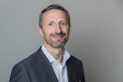 Unser Glücksautor Sigmar Willi ist Professer an der Fachhochschule St. Gallen und Dozent für Persönlichkeitsbildung.