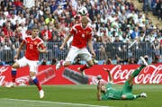 Er ist der erste WM-Torschütze 2018: Juri Gasinski bringt die Russen mit einem Kopfballtreffer gegen Saudi-Arabien 1:0 in Führung. (Bild: Matthias Schrader/Keystone; Moskau, 14. Juni 2018)