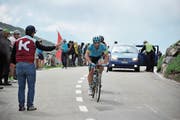 Das Auto im Hintergrund konnte erst kurz vor der Passhöhe gestoppt werden. (Bild: Urs Hanhart (Klausenpass, 14. Juni 2018))