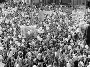 An den Anliegen hat sich seit 27 Jahren nichts geändert: Streikende Frauen am nationalen Frauenstreik vom 14. Juni 1991 in Zürich. (Bild: KEYSTONE/STR)