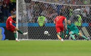 Penalty - Tor: Cristiano Ronaldo (links) trifft zum 1:0 für Portugal. (Bild: Keystone)