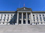 Das Bundesgericht soll sich mehr mit bedeutenden Fällen und weniger mit Bagatellen befassen. (Bild: KEYSTONE/LAURENT GILLIERON)
