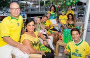 Die Brasilien-Fans haben sich schon mal bei einem Treffen im «Schlüssel» in Ennetbürgen für die WM aufgewärmt. (Bild: André A. Niederberger, 9. Juni 2018))