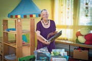 «Meine Neugier hat nie nachgelassen, bleibt meine Motivation und mein Motor»: Susanna Gerber im Tageshort in der Lachen, den sie 30 Jahre lang geleitet hat. (Bild: Ralph Ribi)