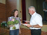 Claus Ullmann verabschiedet Michèle Graf-Maldini, die über 14 Jahre in verschiedenen Bereichen der Verwaltung arbeitete. (Bild: Ursula Junker)