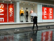Die Kleiderkette H&M hat im zweiten Geschäftsquartal enttäuschend wenig Umsatz erzielt. (Bild: KEYSTONE/SALVATORE DI NOLFI)