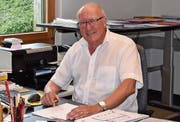 Heinz Jucker in seinem Büro der Création Holz AG in Herisau. (Bild: Miranda Diggelmann)