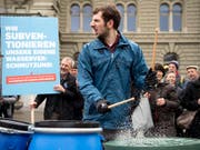 Die Sympathisanten der Trinkwasserinitiative wollen künftig Subventionen für den Pestizid- und den Antibiotikaeinsatz verhindern. Dem Bundesrat geht das zu weit. (Bild: KEYSTONE/ANTHONY ANEX)