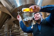 Ein Bierbrauer am Werk. (Bild Domink Wunderli)