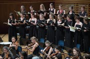 Das Vokalensemble Luzern und das Orchester Capriccio fanden musikalisch perfekt zueinander. (Bild: Corinne Glanzmann (15. Juni 2018)